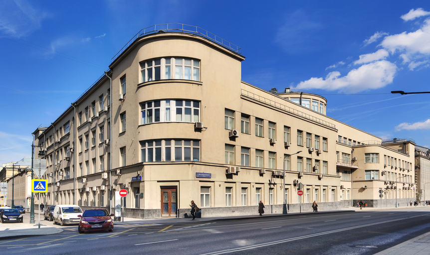 Здание Кремлёвской поликлиники на Воздвиженке)